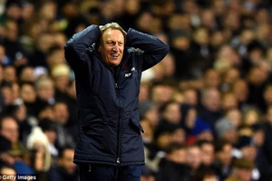 Warnock là HLV đầu tiên bị sa thải ở Premier League mùa này