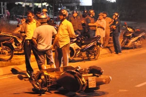 Xe máy tông xe bồn, một người tử vong