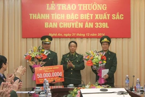 Thưởng 'nóng' 100 triệu đồng cho biên phòng bắt kẻ mang 20 bánh heroin