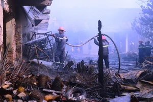 Quảng Bình: Lửa lớn thiêu rụi Chợ Ba Đồn