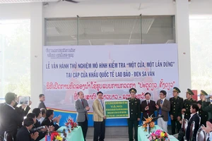 Xuất, nhập qua Cửa khẩu quốc tế Lao Bảo sẽ 'một cửa một lần dừng'