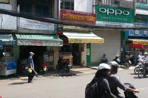 Dàn cảnh móc túi nhân viên tiệm vàng còn truy hô bị cướp