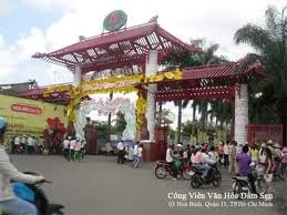 Học sinh lớp 4 tử vong khi chơi ở Đầm Sen