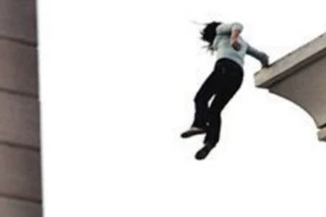 Ghen tuông đâm chồng rồi nhảy lầu tự vẫn