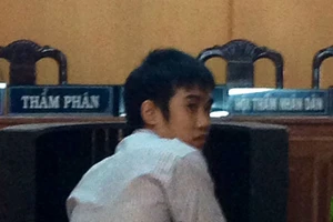 Làm lại chứng minh nhân dân, bị công an bắt vì hiếp dâm trẻ em