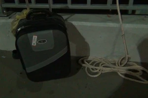 Bỏ lại vali, thanh niên nhảy sông Sài Gòn tự tử