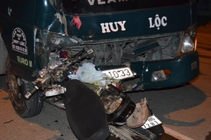 Lao vào đầu xe tải sau khi dự sinh nhật người yêu