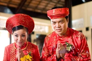 Thúy Nga về nước giải quyết chuyện 'chồng hờ' tố ngược