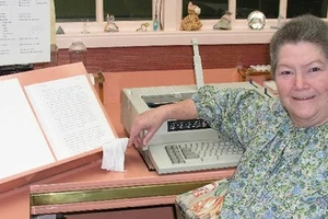 Tác giả 'Tiếng chim hót trong bụi mận gai' qua đời