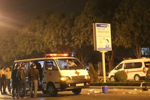 Tông xe ô tô dừng đèn đỏ, 2 thanh niên tử vong tại chỗ