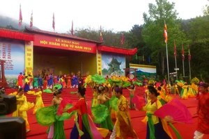 Hàng vạn người trẩy hội Yên Tử