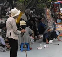 ​Người dân bắt đối tượng giật vé số của cụ bà 79 tuổi