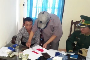 Bắt đối tượng chuyển gần 500 viên ma túy