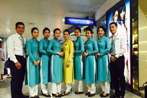 Cùng ngắm 6 lần thay đổi đồng phục của tiếp viên Vietnam Airlines