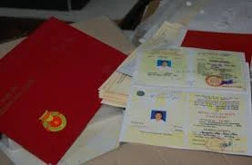 3 cán bộ và 51 học sinh, sinh viên sử dụng bằng giả