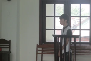 Lãnh án chín tháng tù vì mê… chim đẹp