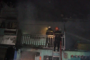 Dùng container trưng bày ma túy, còng số 8, sừng tê giác