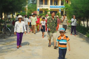 Vụ phản đối sáp nhập trường: 122 em HS đã trở lại trường 