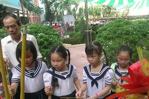 Chùm ảnh 50 năm thành lập trường và giỗ cụ Phan Chu Trinh