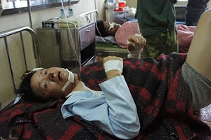 Vụ sập giàn giáo: Một công nhân bị thương nặng chưa tìm được người thân