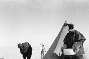 Bi kịch đằng sau những bức ảnh trị giá 1,6 tỉ đồng