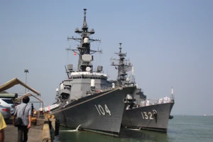 Hai khu trục hạm Nhật Bản mang vũ khí tối tân cập cảng Tiên Sa