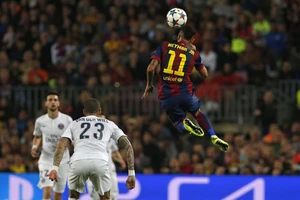 Barcelona thắng PSG 2-0: Neymar có cú đúp nhưng ngôi sao là Iniesta