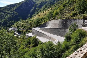 Những con đường kỳ vĩ và hiểm trở nhất trên thế giới