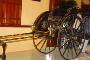 Trưng bày xe kéo của mẹ vua Thành Thái