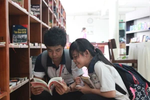 Triển lãm sách “Đất nước thống nhất”