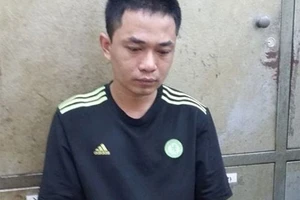 Kẻ 'ngáo đá' kề dao vào cổ bạn gái vì tưởng bị hãm hại