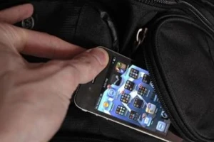 Khởi tố SV trộm iPhone 5, dùng dao cố thủ cả tiếng