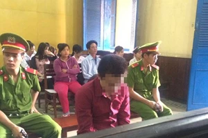 Thanh niên xem phim sex hiếp dâm con và cháu của chủ