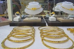 Giá vàng trong nước và thế giới "xích lại gần nhau"