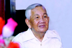 “Tư Ếch” Văn Hường bồi hồi tái ngộ đồng nghiệp