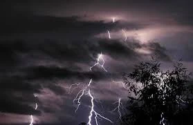 Sét đánh chết người mẹ nghèo có bốn con