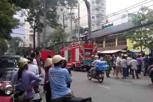 Nhà hàng bốc cháy, thực khách bỏ chạy