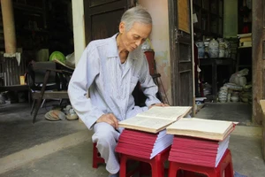 Hiến tặng tư liệu về Hoàng Sa – Trường Sa do Nhật Bản ấn hành