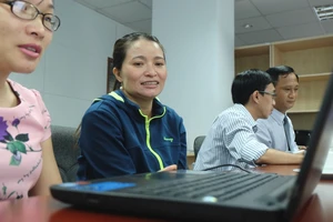 Giao lưu với chị Hồng ve chai: 'Có tiền tôi cũng không đổi nghề'