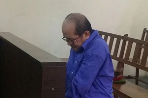 Chở giúp bé gái đi học rồi nhiều lần xâm hại