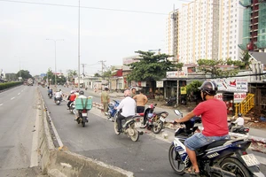 Hai “ma men” gặp tai nạn trên cầu