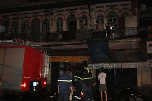 Cháy tiệm tạp hóa ở quận 6