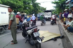 Clip Hoảng loạn vì xe tải phóng quá nhanh, một thanh niên bị tử vong