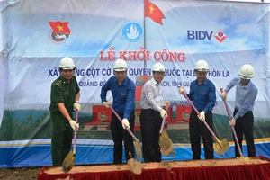 Xây dựng Cột cờ chủ quyền trên đảo Hòn La