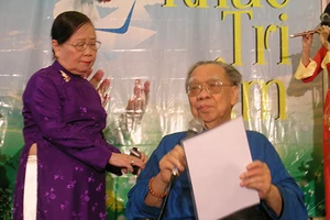 Tình huynh nghĩa muội của GS Trần Văn Khê và nữ sĩ Hỷ Khương 