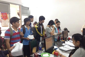 Cận giờ G thí sinh vẫn 'sốt vó' điều chỉnh môn thi