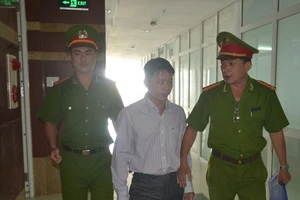 Trạm bảo vệ rừng biên chế 5 người thì 4 người bị bắt