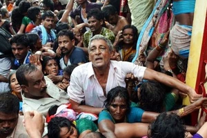 Giẫm đạp tại lễ hội linh thiêng ở Ấn Độ làm 27 người chết