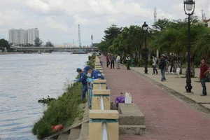 Đi đánh cá, phát hiện thi thể người phụ nữ bị cột tay