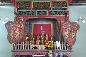 Kỳ lạ dân lập miếu thờ bà 'mụ vườn'